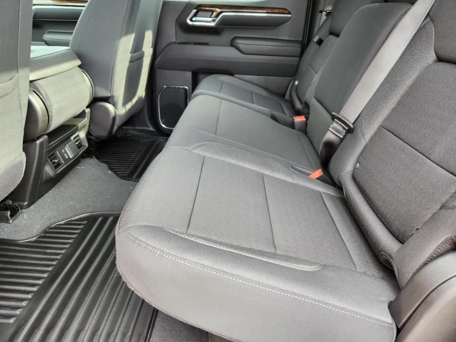 2025 GMC Sierra 1500 Elevation | Photo 10 of 28