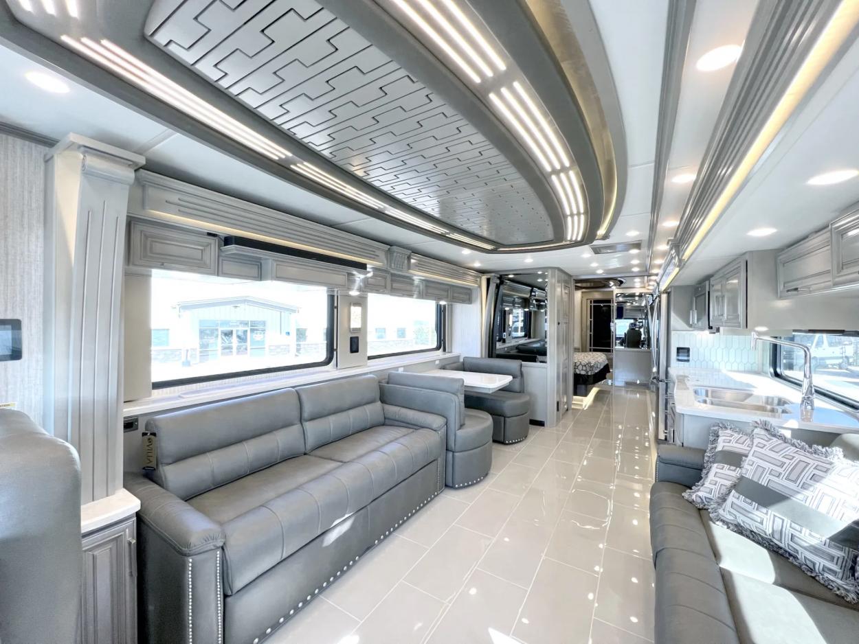 2023 Newmar London Aire 4521 | Photo 5 of 48