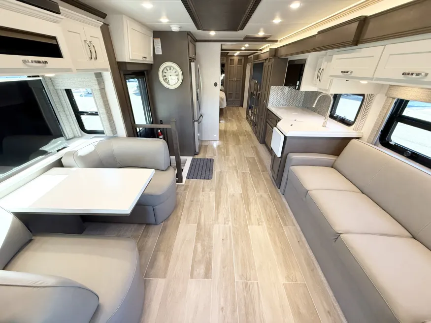 2026 Newmar Super Star 4040 | Photo 4 of 29