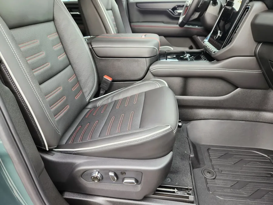 2026 GMC Yukon AT4 Ultimate | Photo 21 of 33