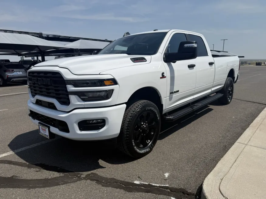 2025 RAM 2500 Big Horn | Photo 3 of 14