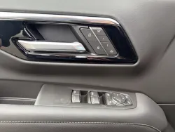 2026 Chevrolet Suburban Premier | Thumbnail Photo 15 of 23