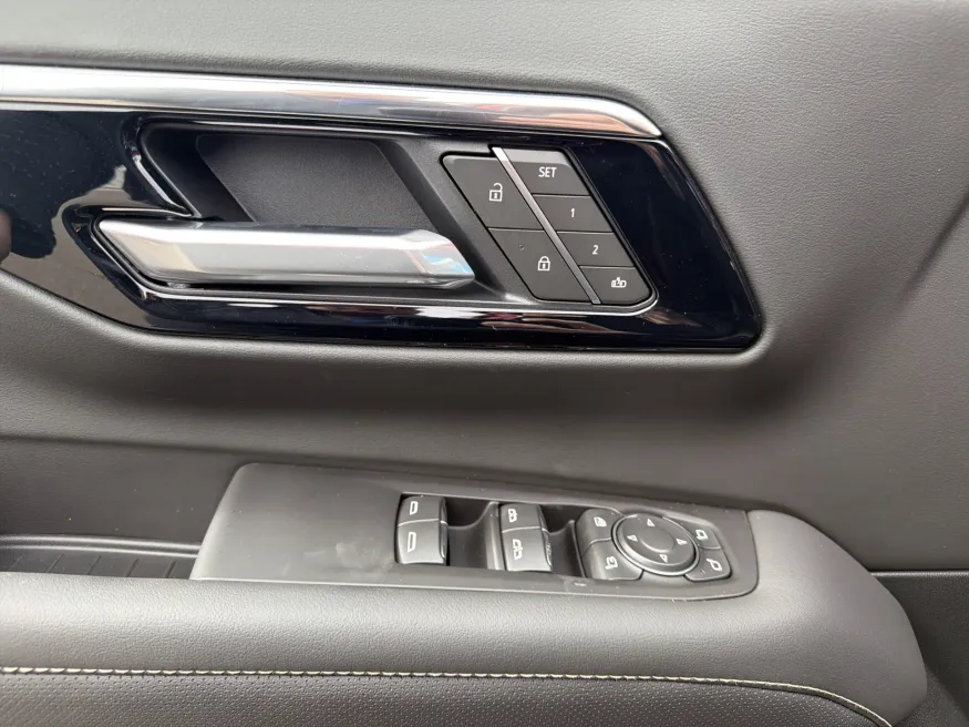 2026 Chevrolet Suburban Premier | Photo 15 of 23