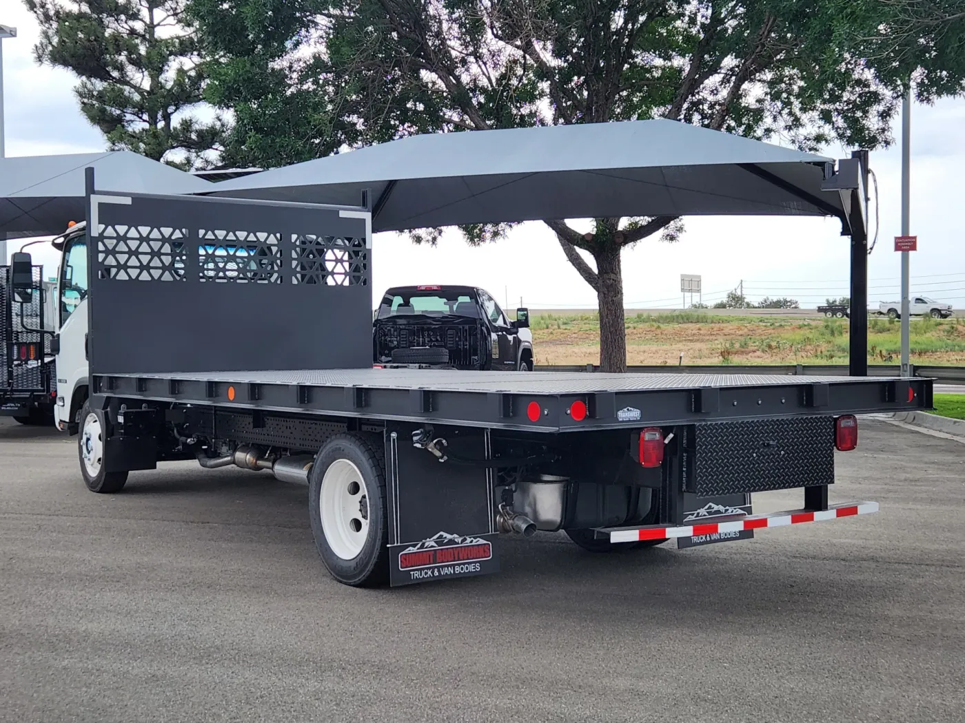 2025 Isuzu NRR-GAS 18&#039; FLATBED | Photo 3 of 6