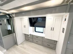 2026 Newmar Dutch Star 4081 | Thumbnail Photo 14 of 30