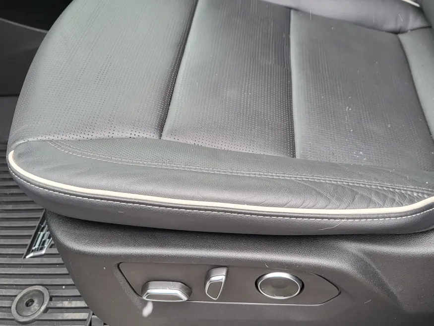 2024 Cadillac Escalade 4WD Premium Luxury | Photo 21 of 33