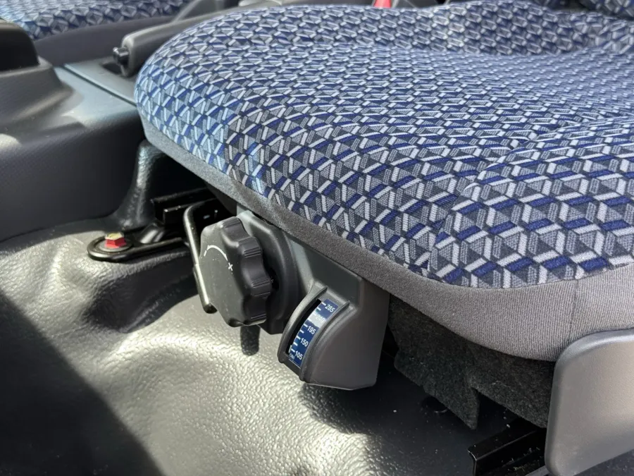 2025 Isuzu NRR GAS | Photo 18 of 24