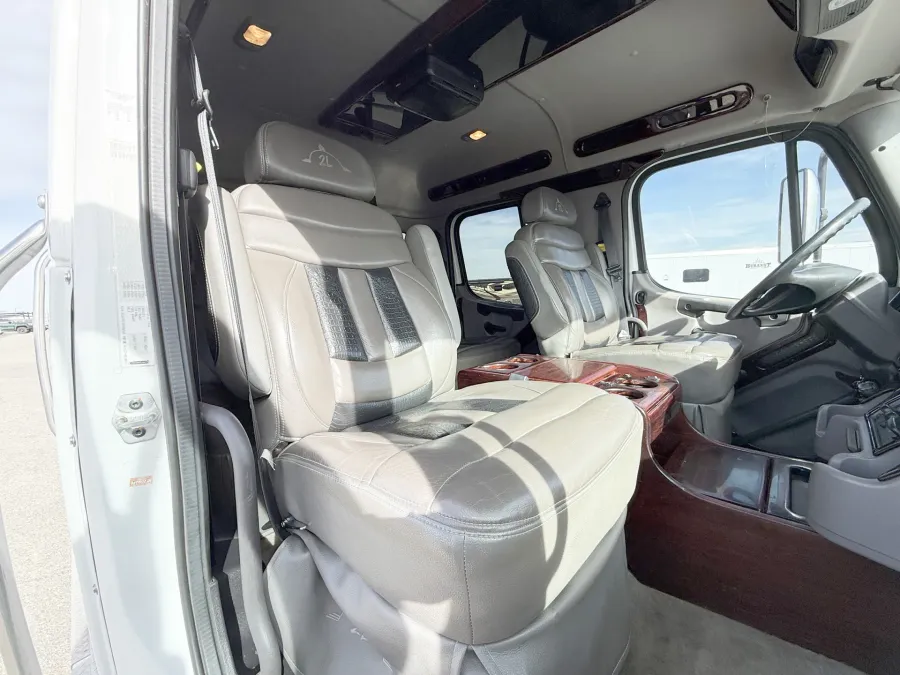 2015 Freightliner M2 106 2L Hauler | Photo 18 of 20