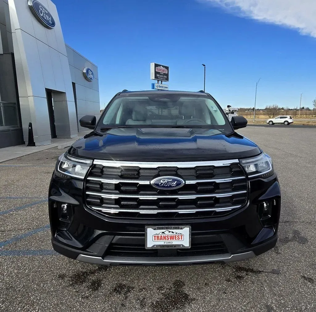 2026 Ford Explorer | Photo 2 of 32