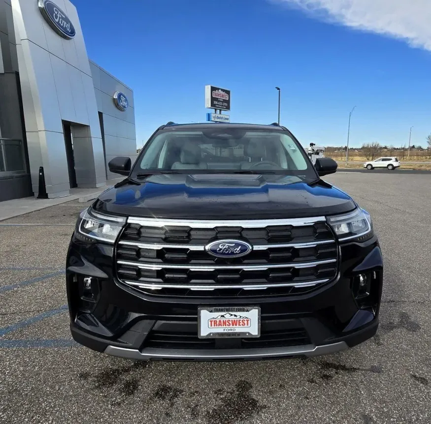 2026 Ford Explorer | Photo 2 of 32