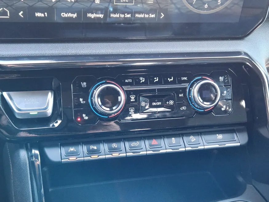 2022 GMC Sierra 1500 AT4 | Photo 14 of 22