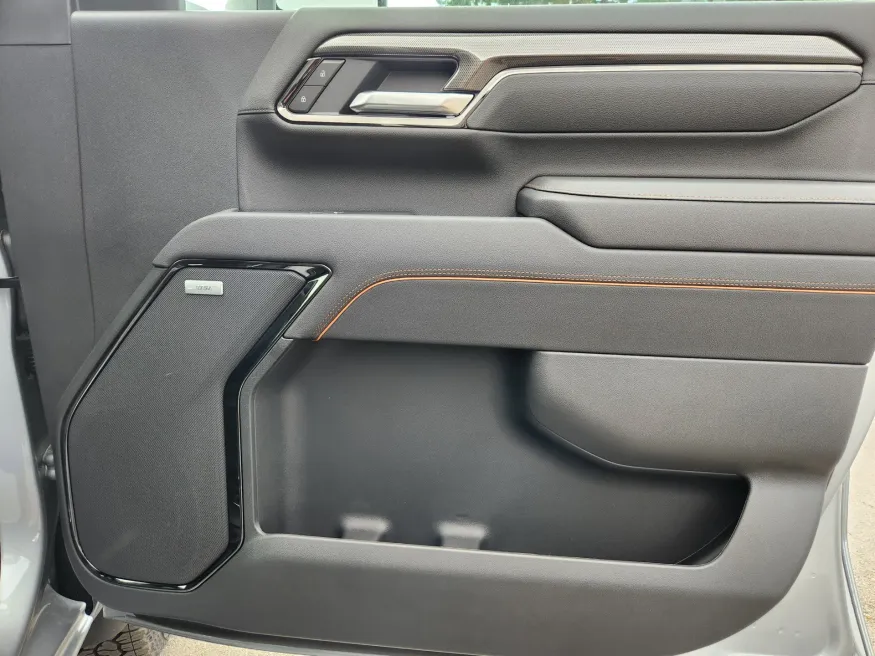 2025 GMC Sierra 2500HD AT4 | Photo 16 of 31