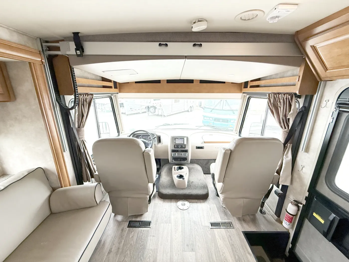 2018 Winnebago Vista 29 VE | Photo 5 of 24