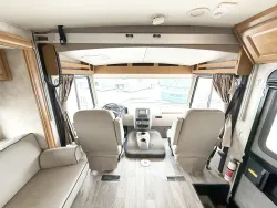 2018 Winnebago Vista 29 VE | Thumbnail Photo 5 of 24