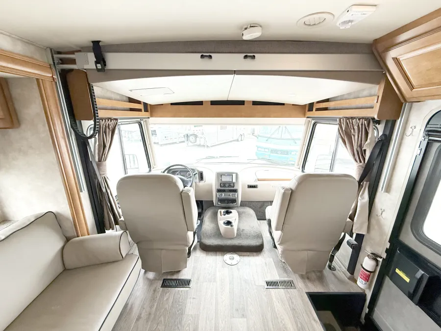 2018 Winnebago Vista 29 VE | Photo 5 of 24