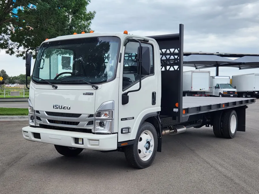 2025 Isuzu NRR-GAS 18&#039; FLATBED | Photo 2 of 6