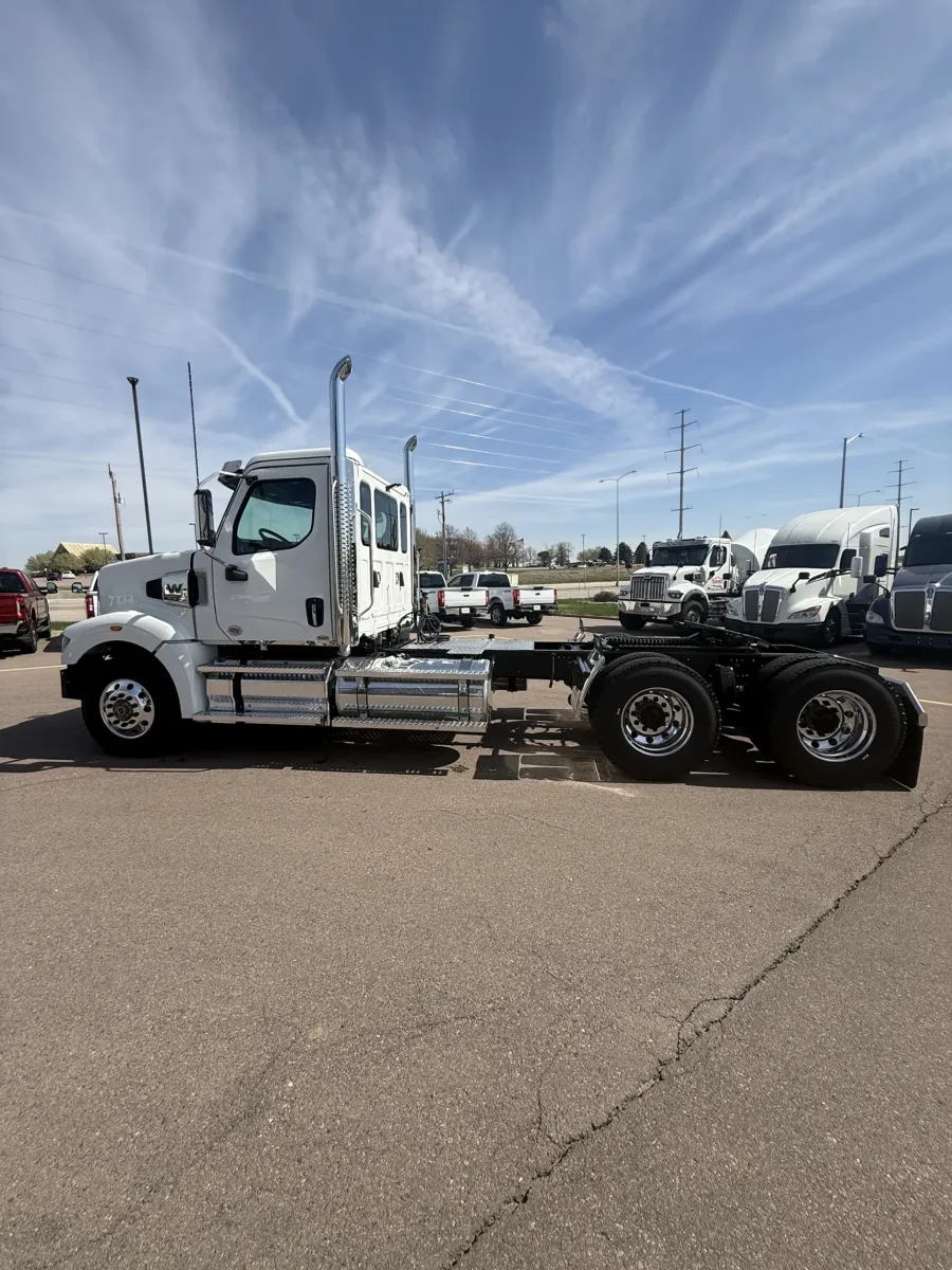 2027 Western Star 49X | Photo 2 of 16