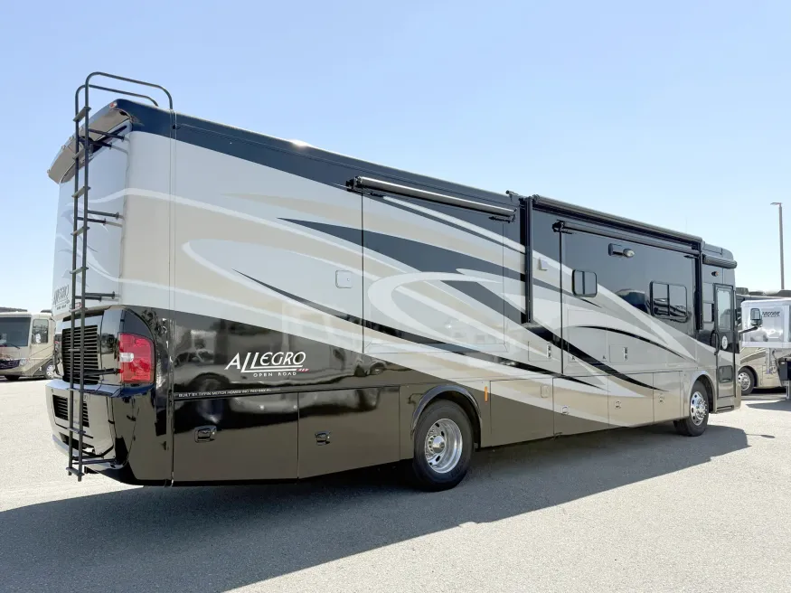 2013 Tiffin Allegro Red 38QRA | Photo 20 of 30
