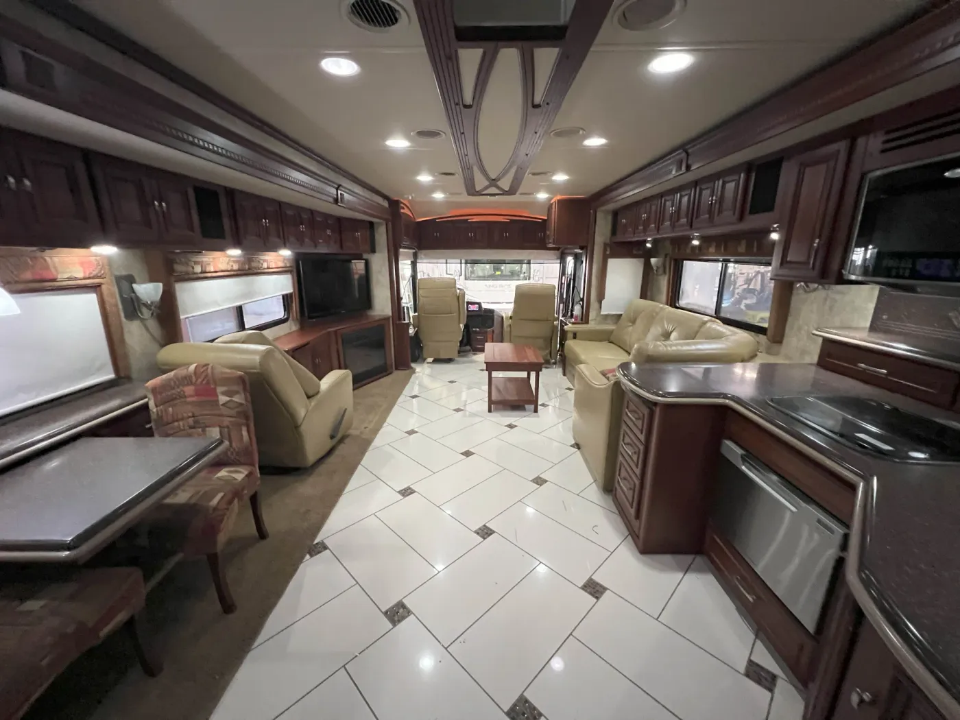 2012 Itasca Ellipse 42QD | Photo 5 of 17