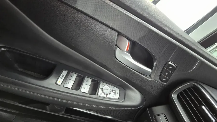 2022 Hyundai Santa Fe | Photo 13 of 33