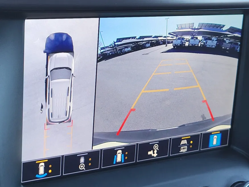 2023 GMC Acadia AT4 | Photo 15 of 27