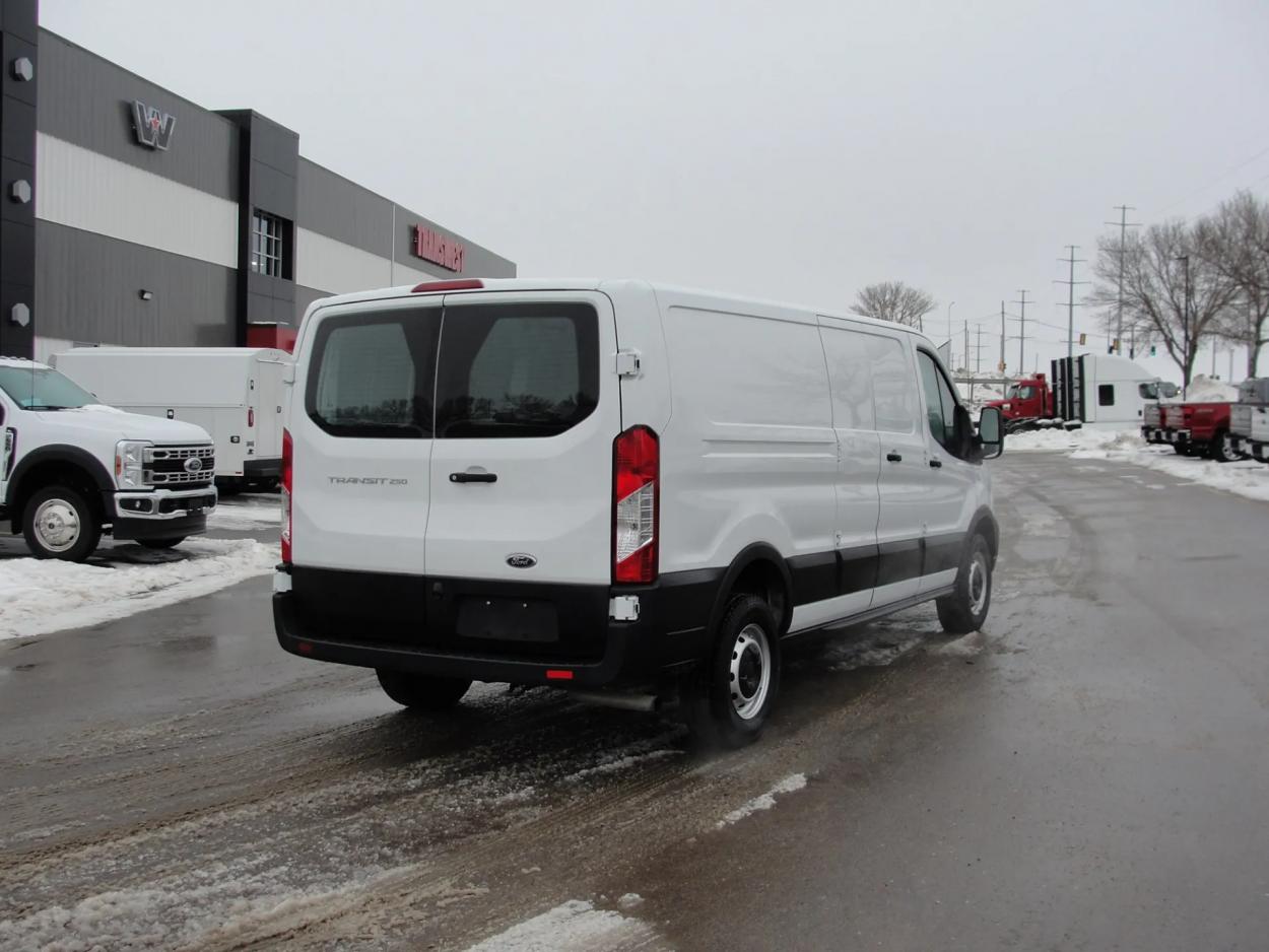 2022 Ford Transit | Photo 5 of 11