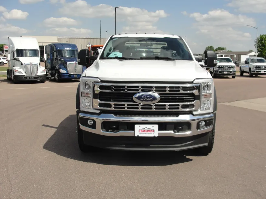 2026 Ford Super Duty F-550 | Photo 15 of 22