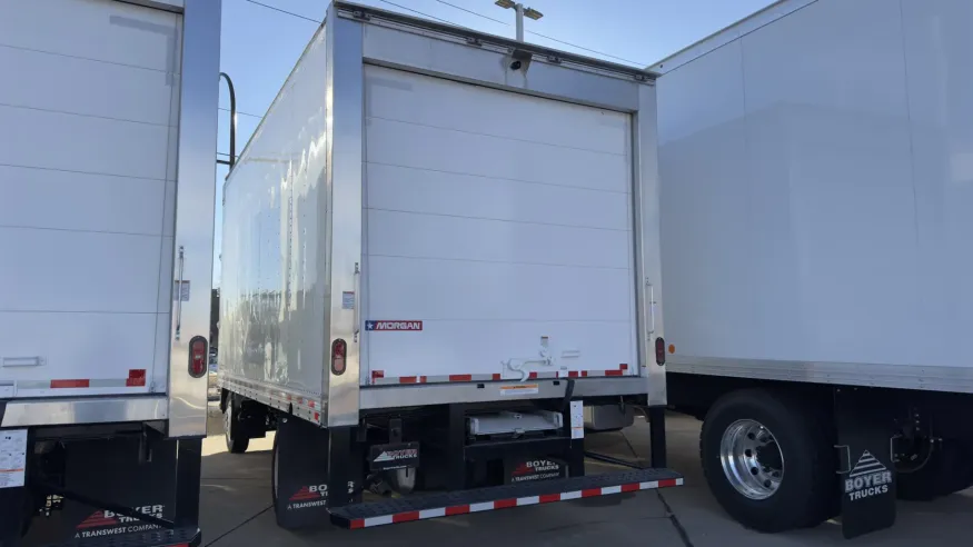 2025 Isuzu NRR GAS | Photo 7 of 10