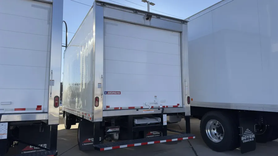 2025 Isuzu NRR GAS | Photo 7 of 10