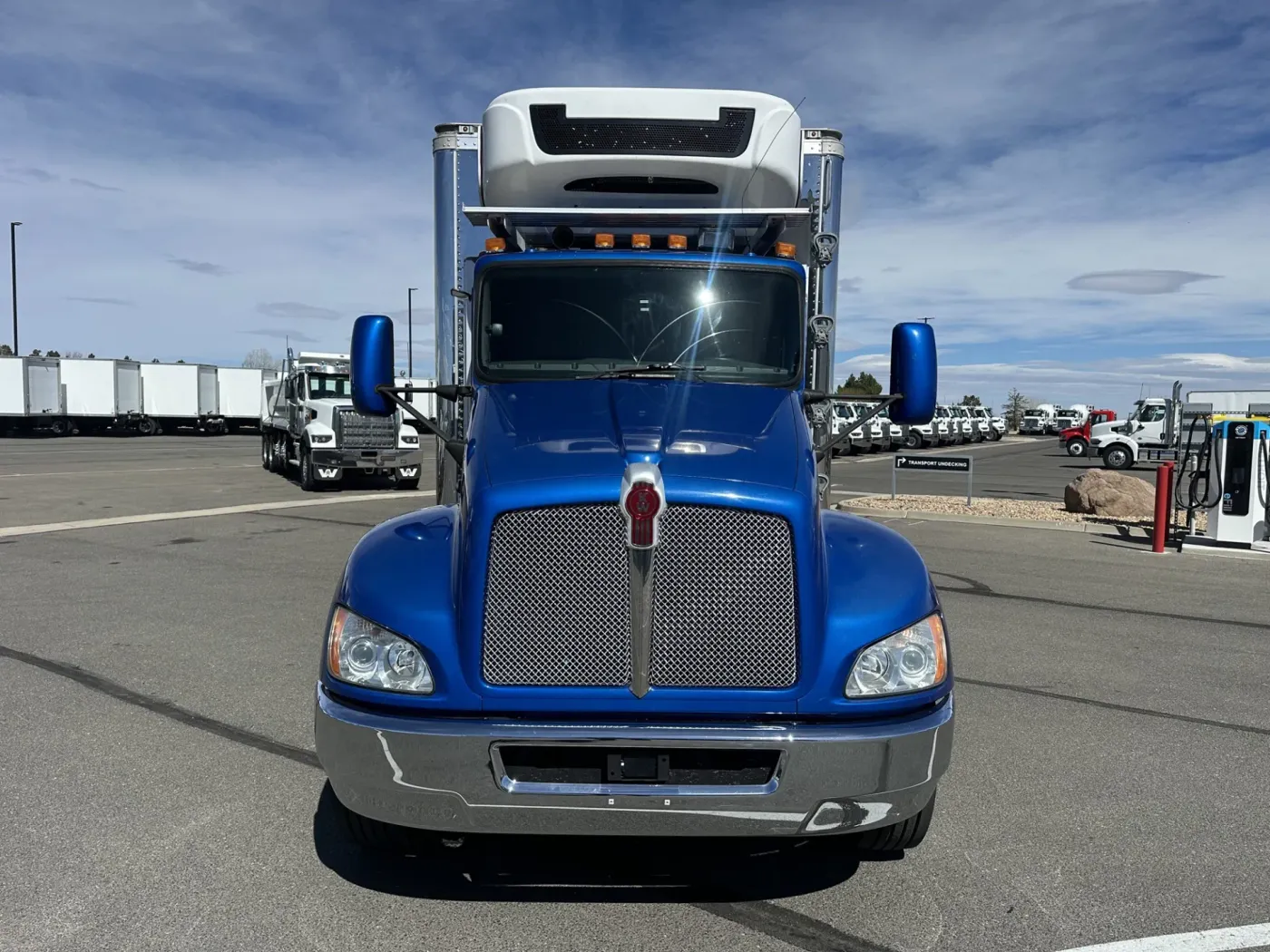 2019 Kenworth T-370 | Photo 2 of 18