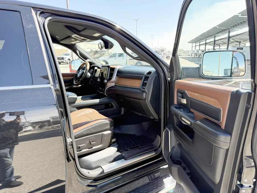 2019 RAM 2500 Laramie Longhorn | Photo 18 of 21