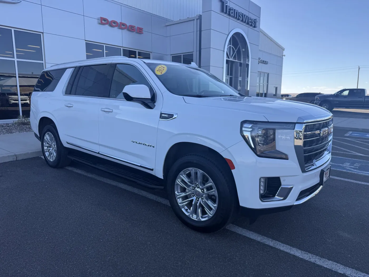 2024 GMC Yukon XL SLT | Photo 5 of 20
