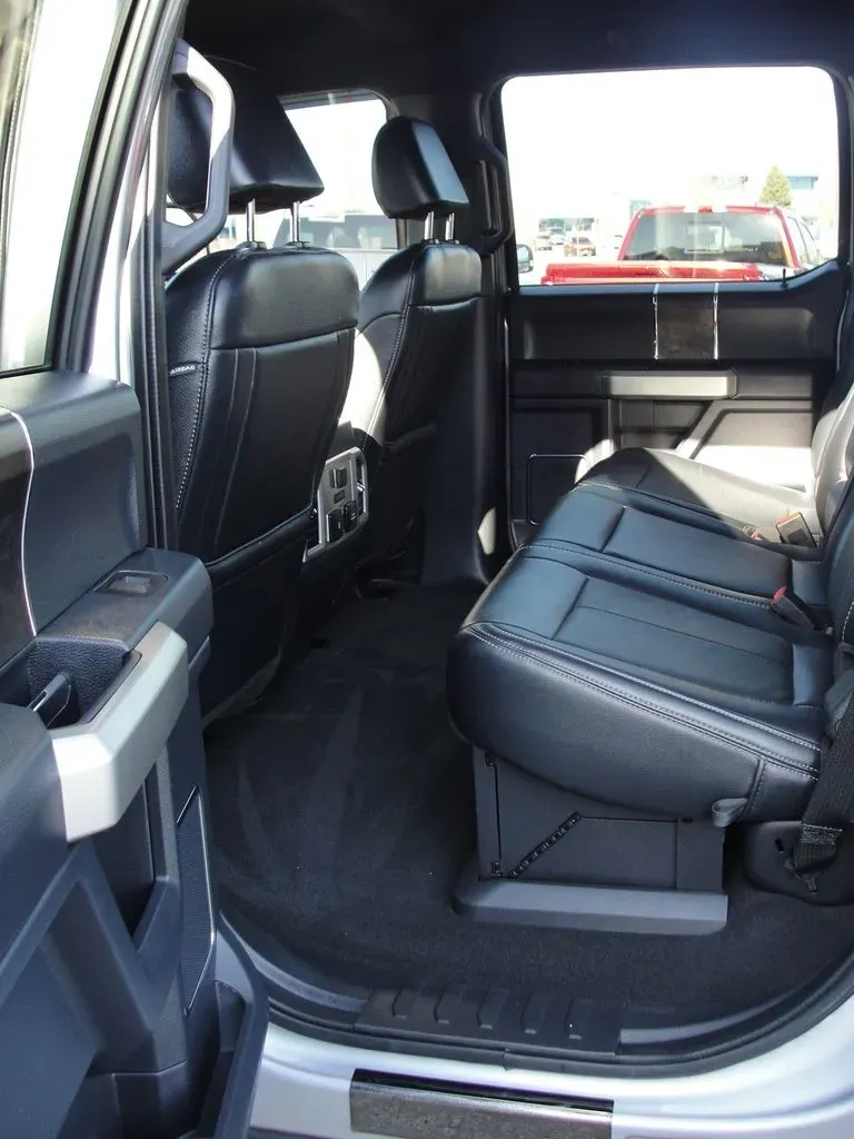 2022 Ford Super Duty F-350 Lariat | Photo 9 of 13