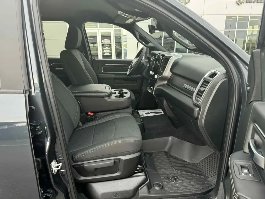 2025 RAM 3500 Big Horn | Photo 13 of 20