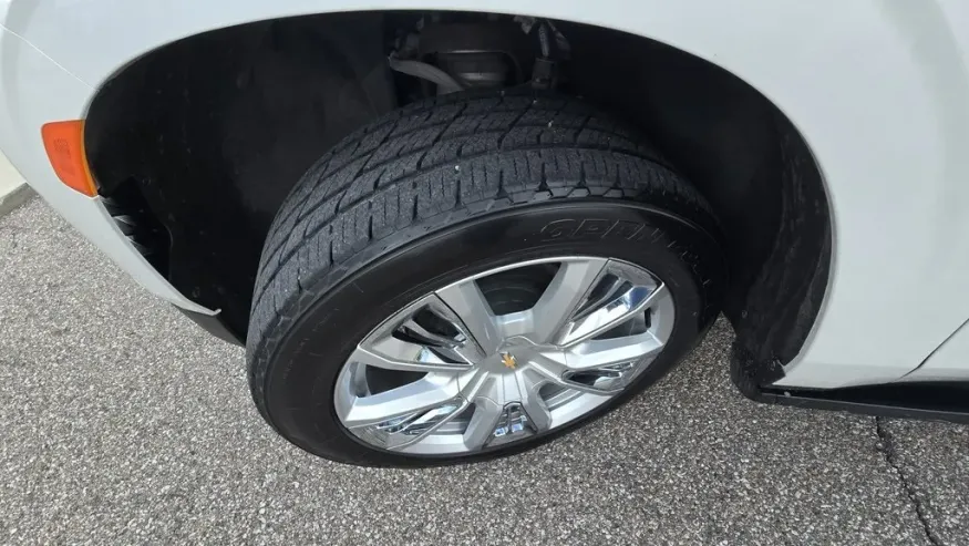 2021 Chevrolet Suburban | Photo 13 of 37