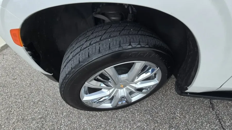 2021 Chevrolet Suburban | Photo 13 of 37