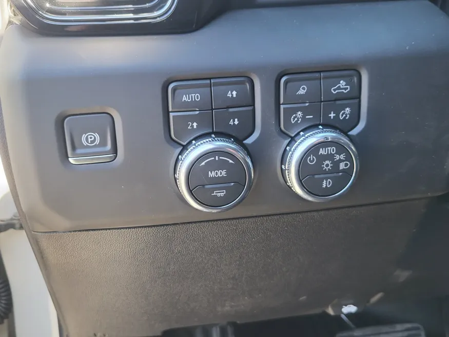 2026 GMC Sierra 2500HD AT4 | Photo 18 of 31