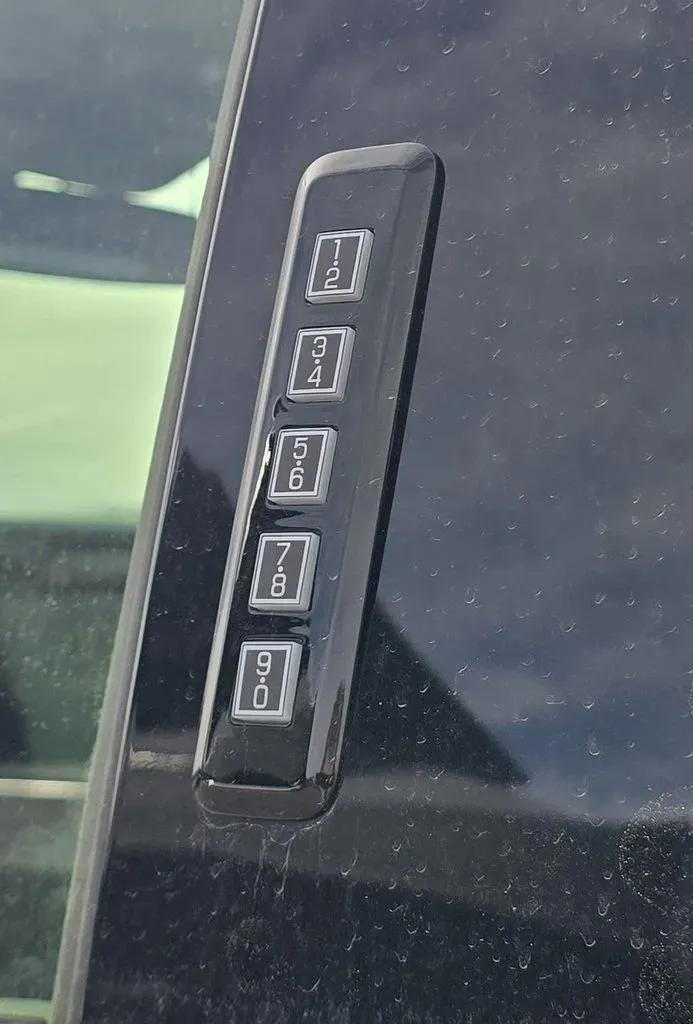 2026 Ford Super Duty F-250 | Photo 21 of 40