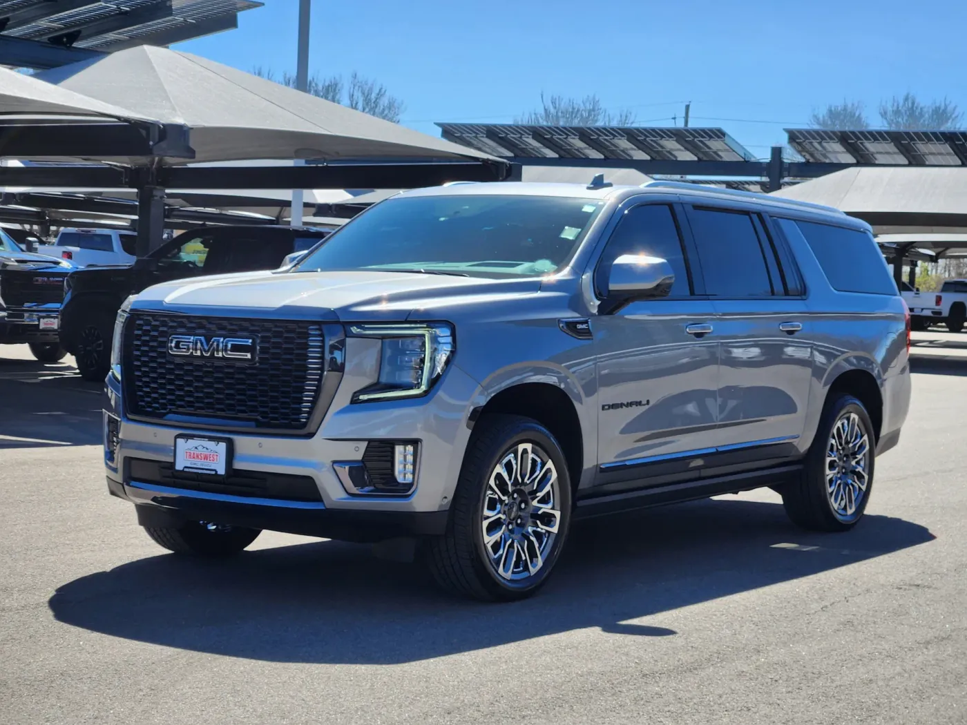 2023 GMC Yukon XL Denali Ultimate | Photo 3 of 27