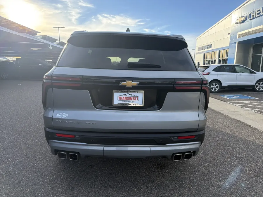 2025 Chevrolet Traverse AWD LT | Photo 3 of 22