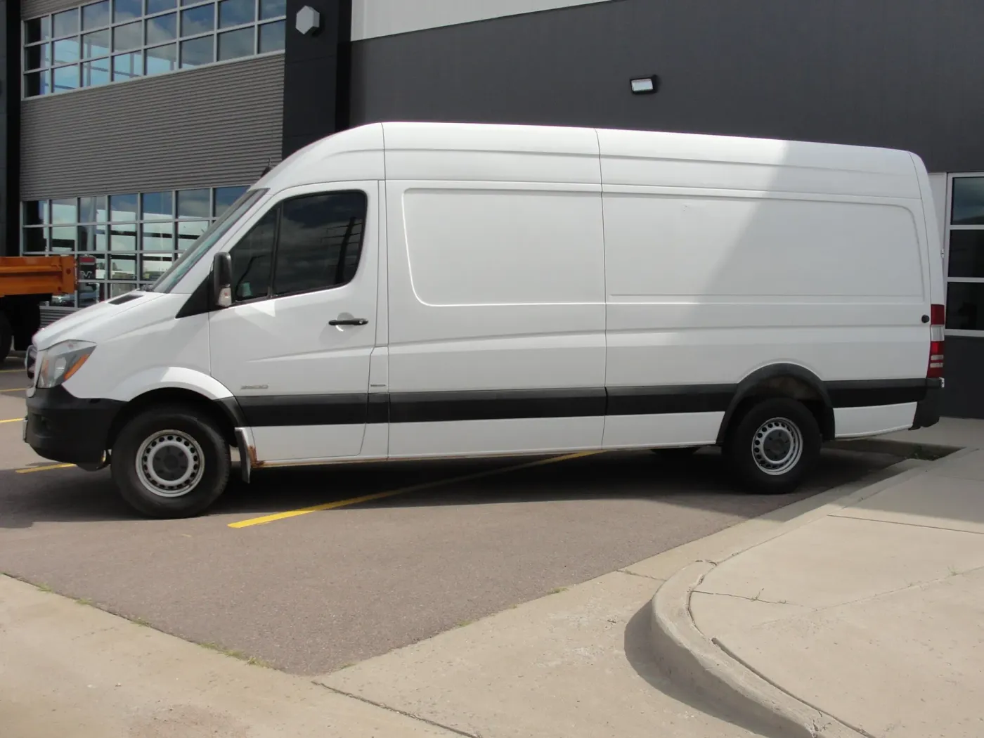 2014 Mercedes Benz Sprinter | Photo 2 of 13