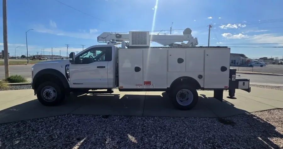 2025 Ford Super Duty F-600 | Photo 1 of 26