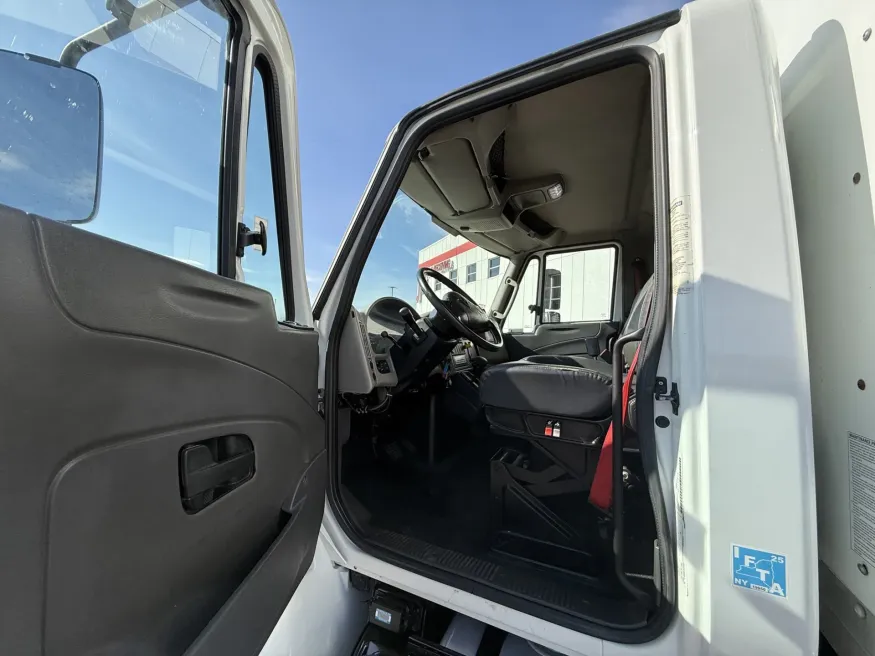 2016 International MA025 | Photo 13 of 23