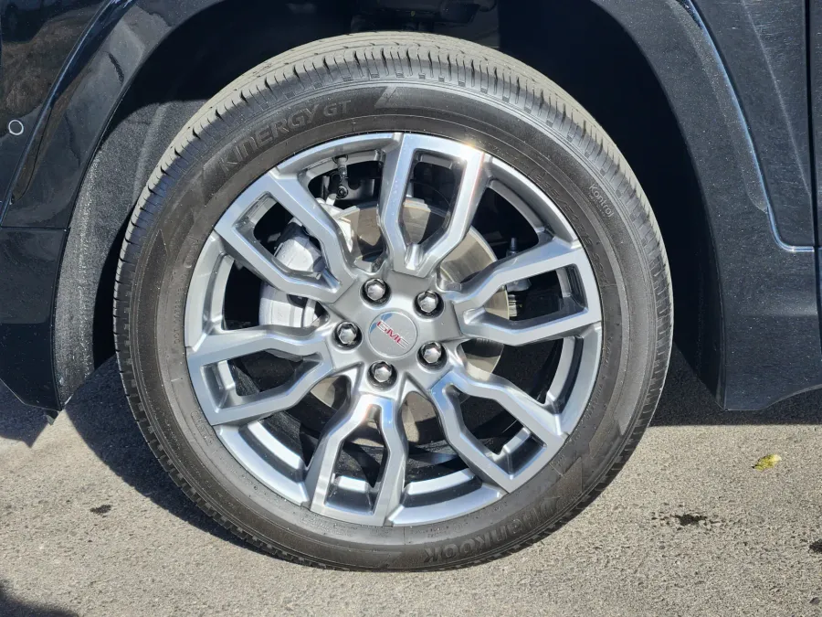 2023 GMC Terrain Denali | Photo 5 of 21