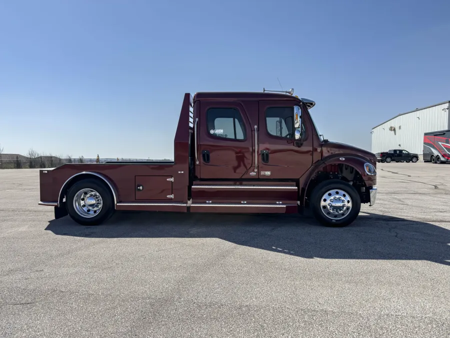 2024 Freightliner M2 106 Laredo | Photo 4 of 25