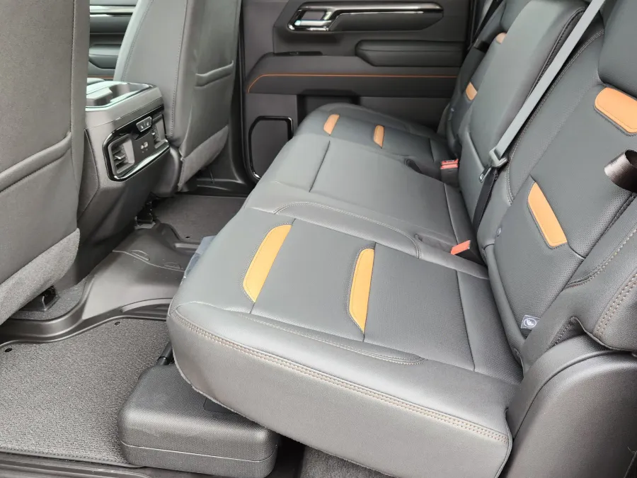 2026 GMC Sierra 2500HD AT4 | Photo 10 of 27