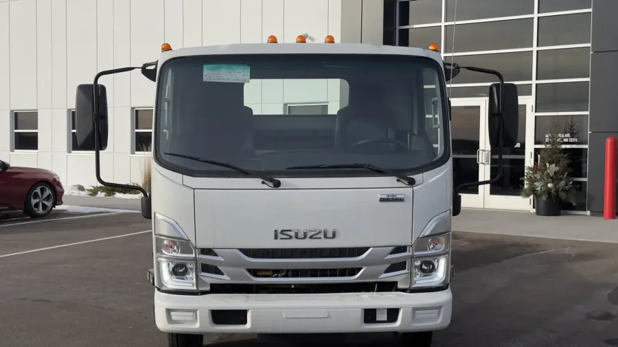 2024 Isuzu NRR | Photo 2 of 17