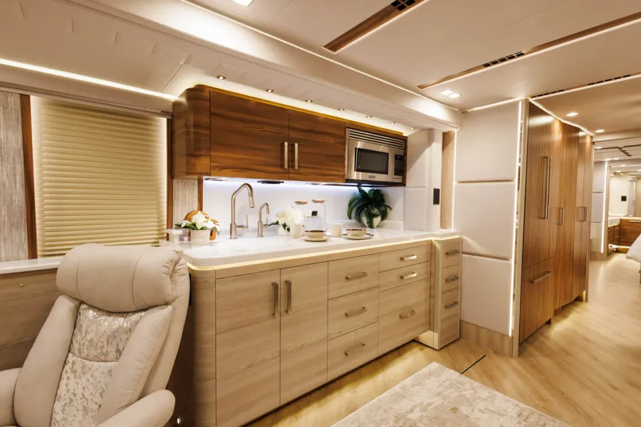 2026 Emerald Luxury Coaches Prevost H3-45 Quad Slide | Photo 6 of 34
