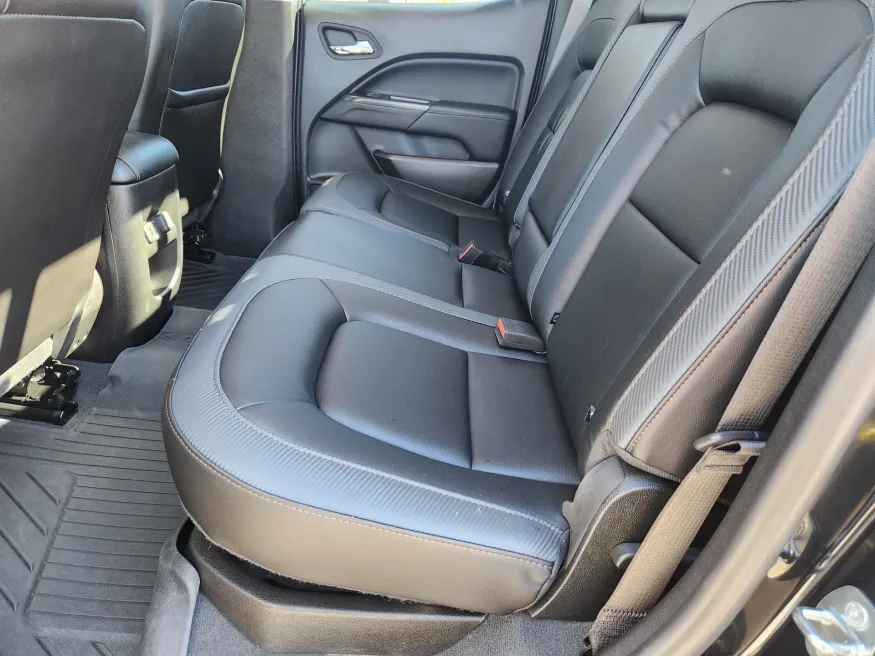 2022 GMC Canyon 4WD AT4 w/Leather | Photo 10 of 31