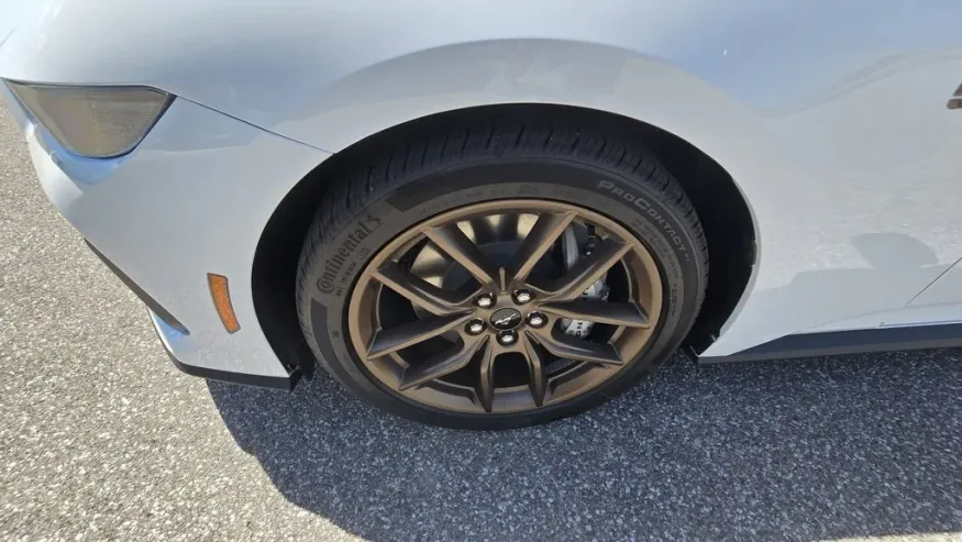 2025 Ford Mustang | Photo 9 of 31